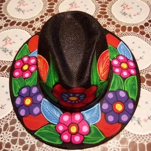 Hand painted hat size medium ( Bag )